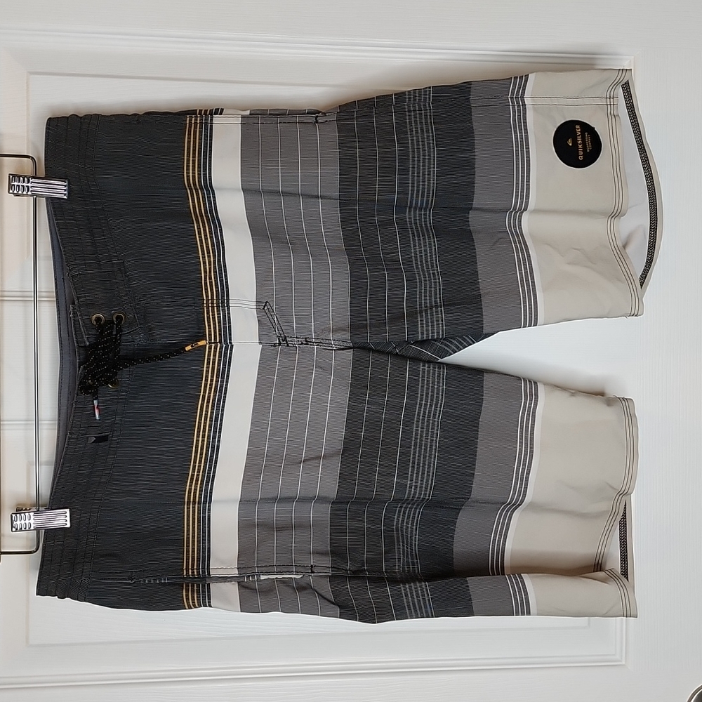 Quiksilver Swell Vision 20" Beach Shorts Striped Board Shorts, Men's 32